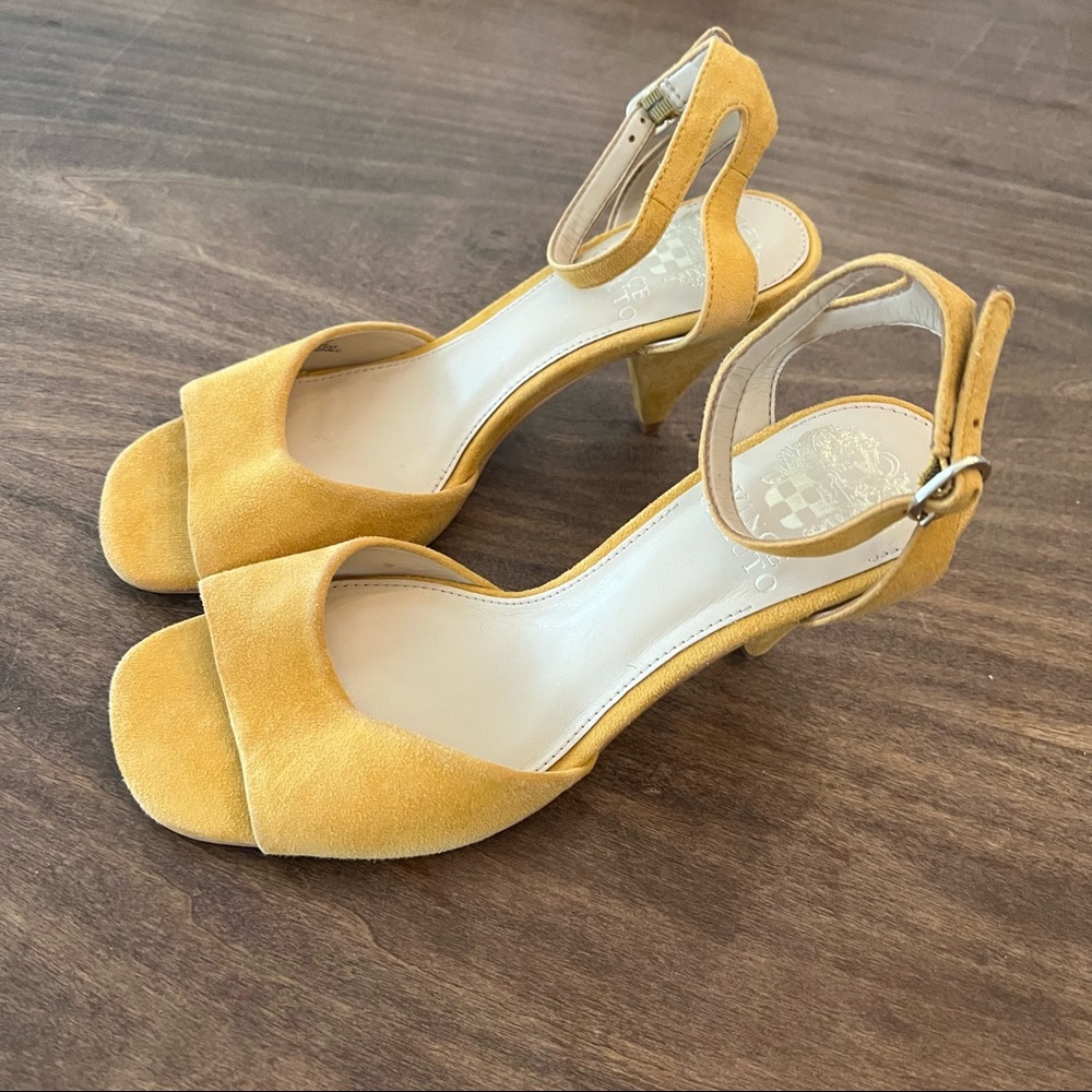 NWOT Vince Camuto Benatta Suede Sandals
